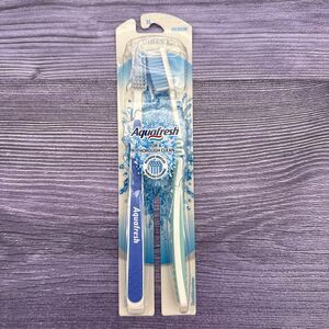 2 LOT Toothbrush 2 Pack Aquafresh Direct MEDIUM 32 2005 Flexible Tip Neck VTG